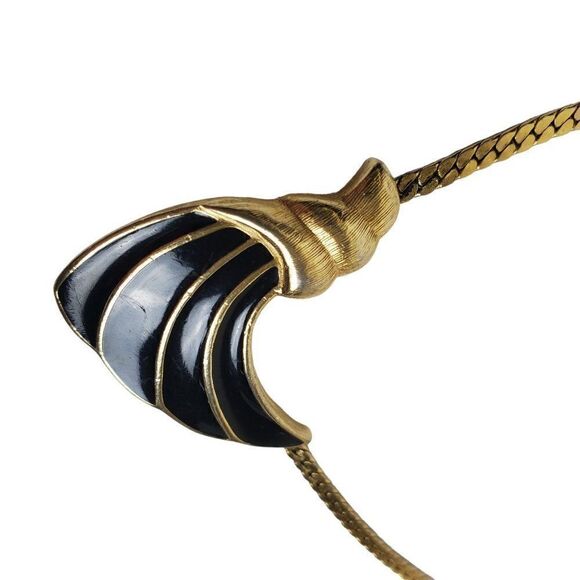 Vintage Trifari 70s 80s Black Enamel Gold Tone Nautical Seashell Wave Necklace - Picture 4 of 12